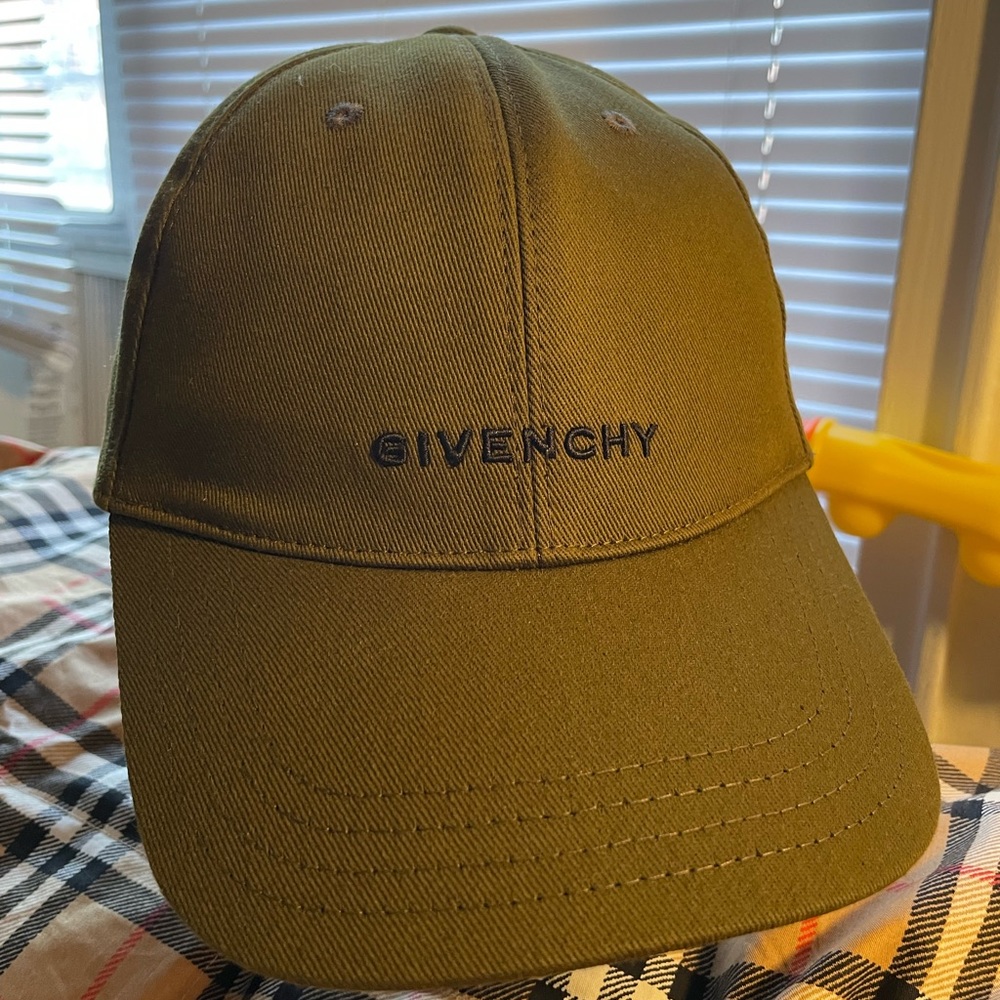 Givenchy cap 🧢